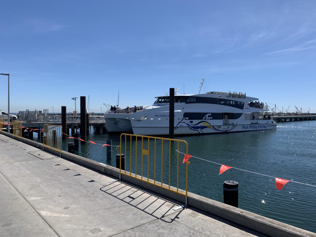 Ferry leaving Portarlington